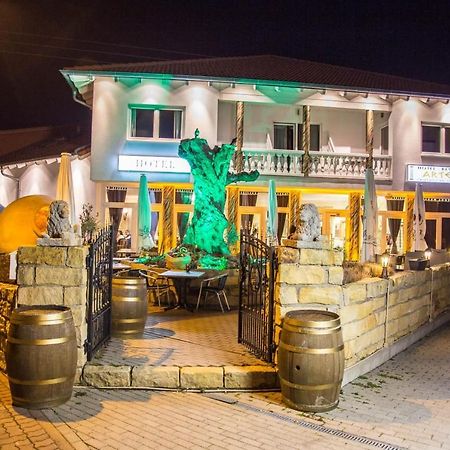 Hotel Restaurant Artemis Weisenheim am Berg Buitenkant foto