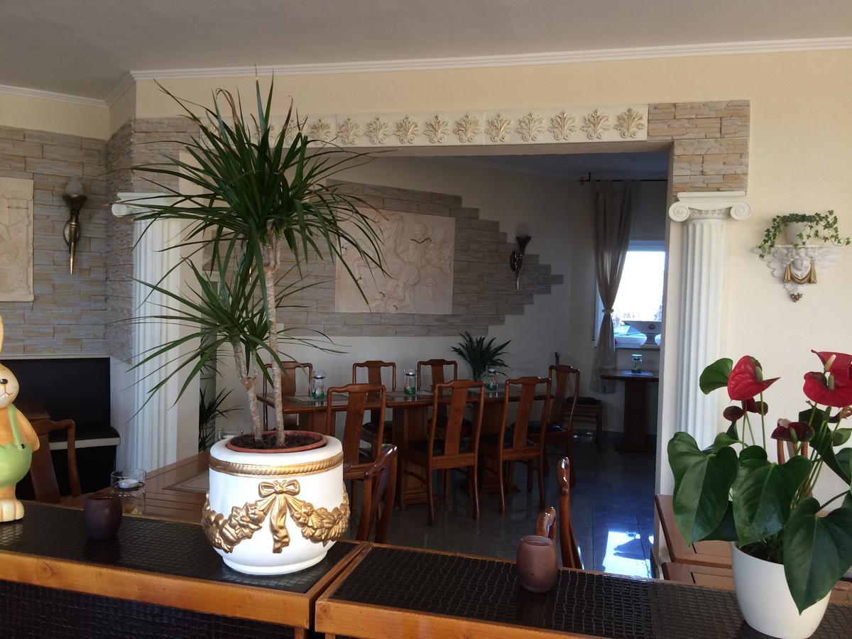 Hotel Restaurant Artemis Weisenheim am Berg Buitenkant foto