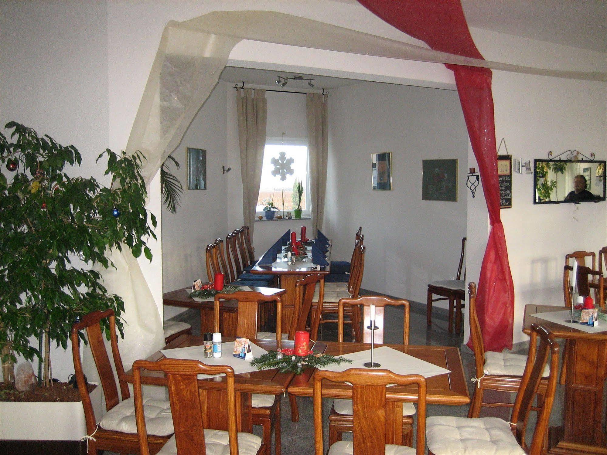 Hotel Restaurant Artemis Weisenheim am Berg Buitenkant foto