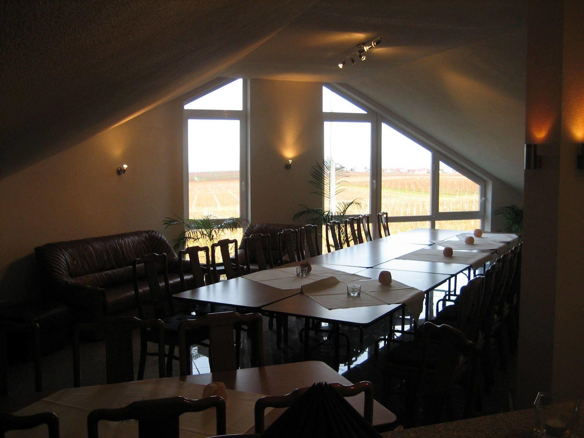 Hotel Restaurant Artemis Weisenheim am Berg Buitenkant foto